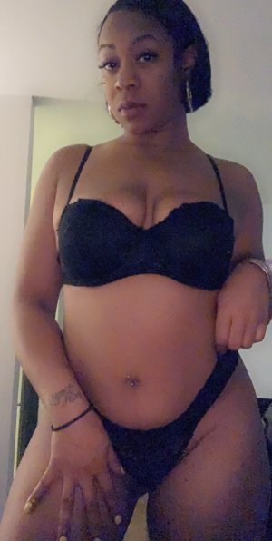 Leititia call girl in Somerset, KY